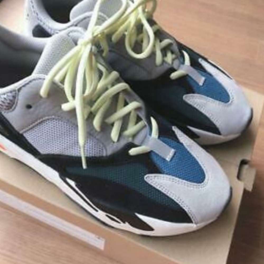 AdidasYezzy 700 wave runner